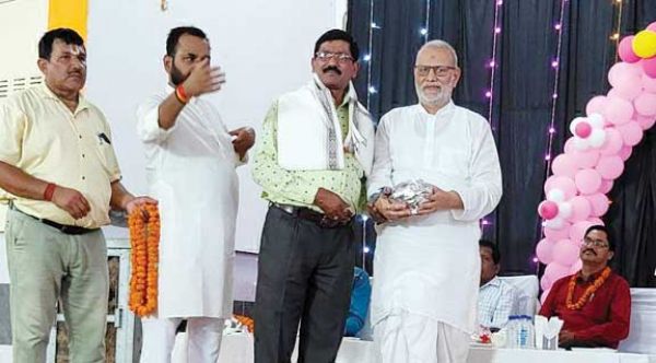 सेवानिवृत कर्मचारियों का सम्मान