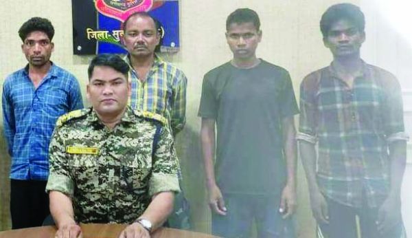 चार नक्सली गिरफ्तार, विस्फोटक बरामद