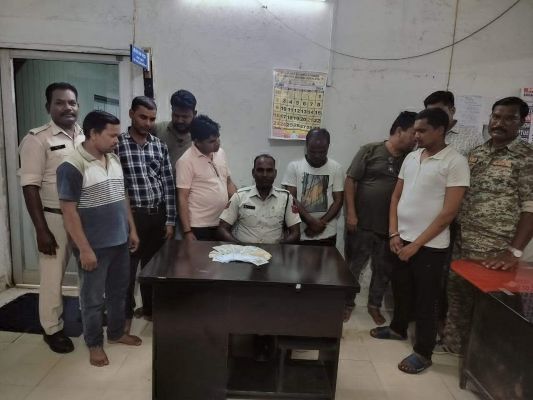 8 जुआरी पकड़ाए