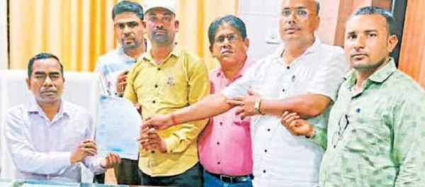 समिति प्रबंधकों व ऑपरेटरों के निलंबन को शून्य करने ज्ञापन