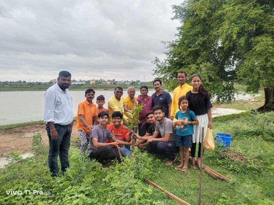 गायत्री परिवार राजिम ने किया पौधारोपण