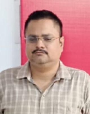शराब दुकान में नौकरी लगाने पूर्व अफसर  ने दो दर्जन युवाओं से लिए पैसे, शिकायत