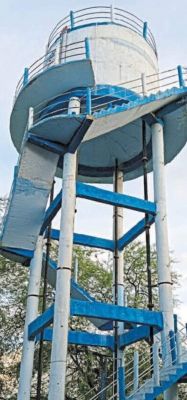 लोलेसरा में पानी की दो टंकियां, 80 फीसदी घरों में नहीं आ रहा पानी, 20 फीसदी को मात्र आधा घंटा ही आपूर्ति