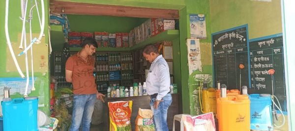 अनियमितता, 3 खाद दुकानों को नोटिस