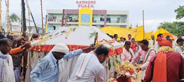गोंचा पर्व पर निकाली रथ यात्रा, 22 परगना के देवी-देवता शामिल