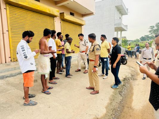 संदिग्धों की जांच व किरायेदारों के सत्यापन के लिए पुलिस ने चलाया अभियान