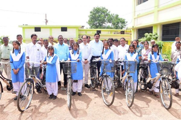 कलेक्टर ने धामनसरा स्कूल का किया निरीक्षण
