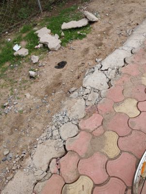 एक माह में ही पौने दो करोड़ की पाथवे धंस रही