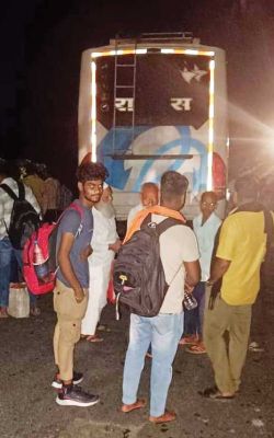   नदी के पुल पर लटकी बस, लंबा जाम, यात्रियों में मची चीख पुकार, बड़ा हादसा टला