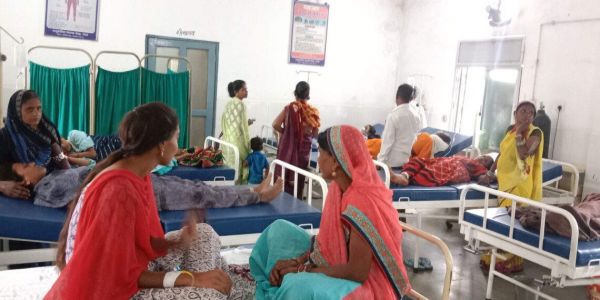 दशगात्र में नहाने पहुंची महिलाओं पर गिरी गाज