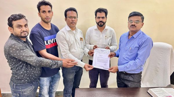 कैशलेश मेडिकल सुविधा प्रदान करने ज्ञापन