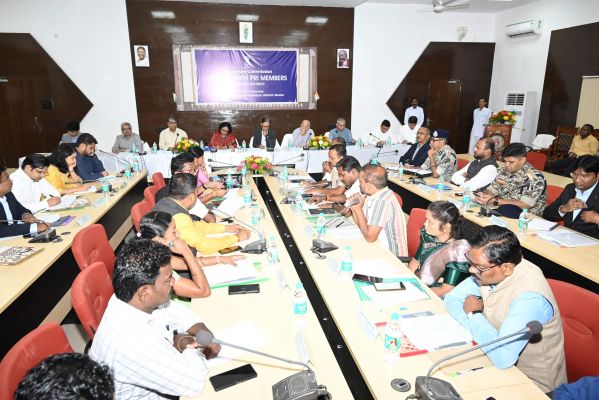 बस्तर में तेजी से समग्र विकास का खींचा खाका