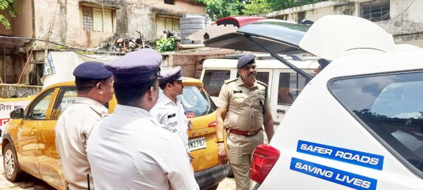 धमतरी को मिली इंटरसेप्टर वाहन, डीएसपी ट्रैफिक ने पूजन कर शहर में किया रवाना