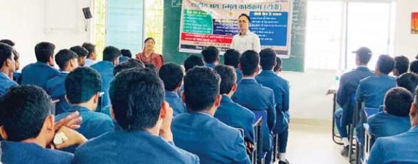  आत्मानंद स्कूल में टीबी व स्वास्थ्य जागरूकता कार्यक्रम