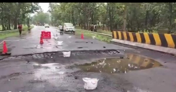 छत्तीसगढ़ सीमा से लगे मंगली चिल्फी के मध्य पुल क्षतिग्रस्त