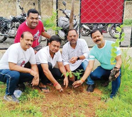 स्वर्णकार वेलफेयर एसो. और सरगुजा स्वर्णकार समाज ने किया पौधरोपण