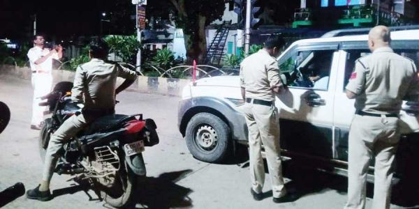 देर रात पुलिस की चली कॉम्बिंग गश्त, सघन सुरक्षा जांच