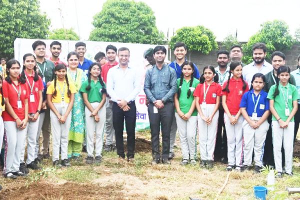 दिल्ली वल्र्ड पब्लिक स्कूल में ‘वन महोत्सव’