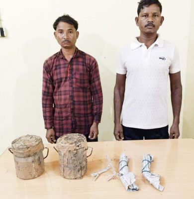 दो  ईनामी नक्सली गिरफ्तार