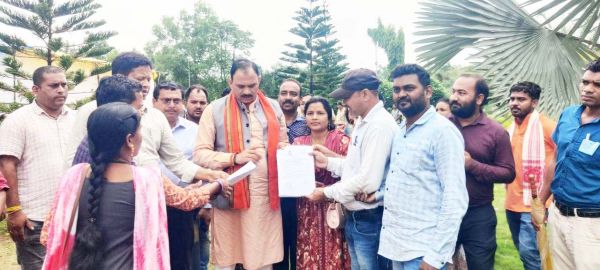 27 फीसदी वेतन वृद्धि,  नियमितीकरण सहित 18 सूत्रीय मांगों को लेकर  स्वास्थ्य मंत्री से मिले कर्मी