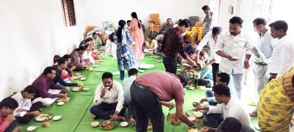 पटवारियों की हड़ताल जारी, धरना स्थल पर सामूहिक पौधरोपण