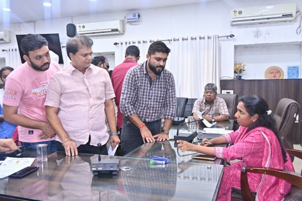 कलेक्टर जनदर्शन में 77 आवेदन