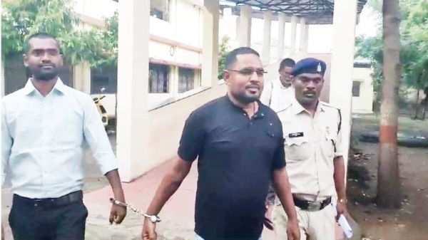 बलौदाबाजार हिंसा : भीम रेजिमेंट के प्रदेश अध्यक्ष ने साथी संग सीजेएम कोर्ट में किया सरेंडर