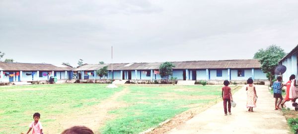 फिल्टर मशीन खराब, दूषित पानी पीने मजबूर पोटाकेबिन के बच्चे