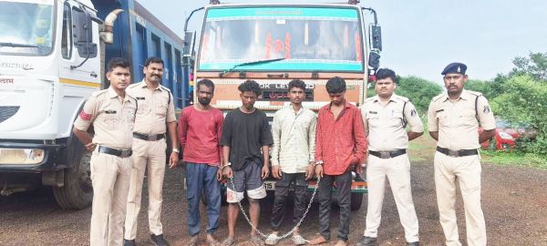  प्लांट में चोरी करते 4 आरोपी बंदी