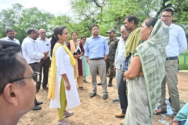 कलेक्टर ने किया डांडेसरा, कातलबोड़, कुरूद, कोकड़ी, खैरा का निरीक्षण