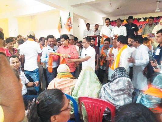 मतदाताओं का अभिनंदन सम्मान समारोह