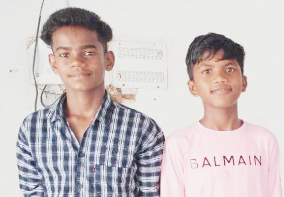 केशव और नीतेश का आदर्श विद्यालय में चयन
