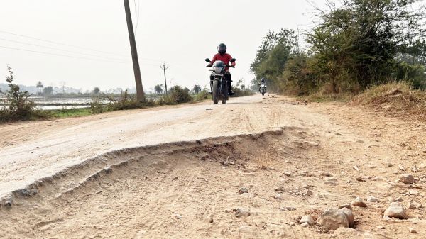 निर्माणाधीन कोलियारी खरेंगा मार्ग की दुर्दशा पर संघर्ष समिति आक्रोशित, ग्रामीण करेंगे आंदोलन