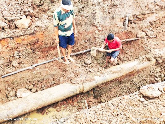 राइजिंग पाइप में लीकेज, सुधारने दिनभर मशक्कत  