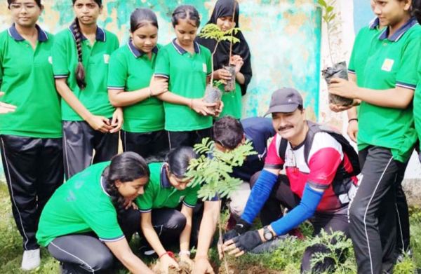 स्कूली बच्चों को किया पर्यावरण संरक्षण के प्रति जागरूक