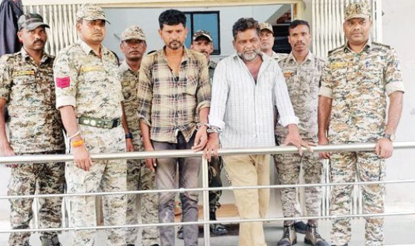 ट्रक में लदे 39 मवेशियों के साथ 2 तस्कर गिरफ्तार