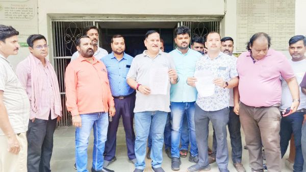 गोवर्धनपुर पुल क्षतिग्रस्त, ट्रक चालकों ने रात्रि में नो एंट्री खोलने उठाई मांग