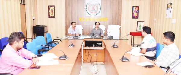 अप्रारंभ कार्यों पर कलेक्टर ने जताई नाराजगी
