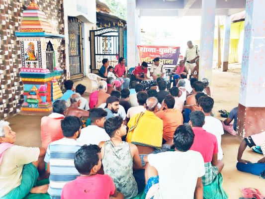 पुलिस ने चौपाल लगा वार्डवासियों को दी साइबर फ्रॉड की जानकारी