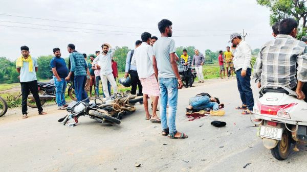 बाइकें भिड़ीं, एक की मौत, एक गंभीर