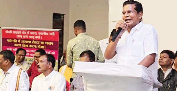स्थानीय भर्ती पर एसटी, एससी, ओबीसी समाज एकजुट, एक दिनी धरना