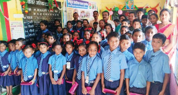 स्कूलों का डीईओ ने किया निरीक्षण