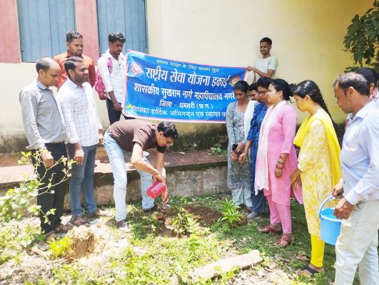 एक पेड़ मां के नाम अभियान के अंतर्गत पौधारोपण