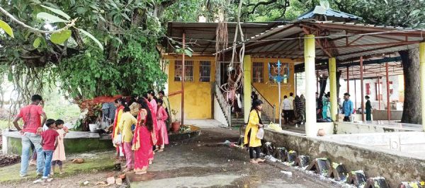 शिवालयों में हर-हर महादेव की गूंज