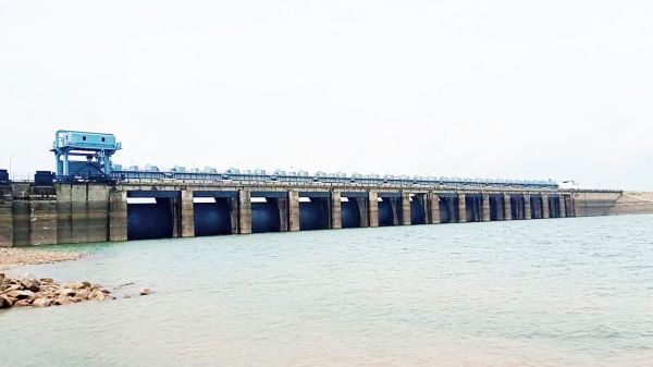 गंगरेल में रिकॉर्ड 66 हजार क्यूसेक पानी की आवक,  रातभर में भरा 5 टीएमसी पानी