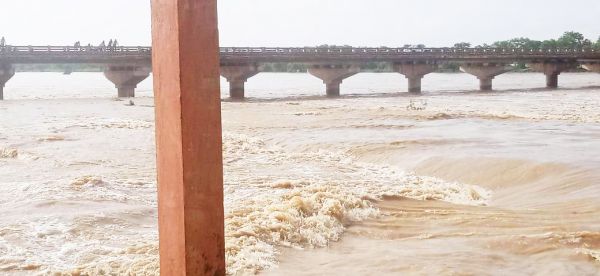 बड़े जलाशय हुए लबालब, तीन दिन में मोंगरा से एक लाख क्यूसेक पानी छोड़ा