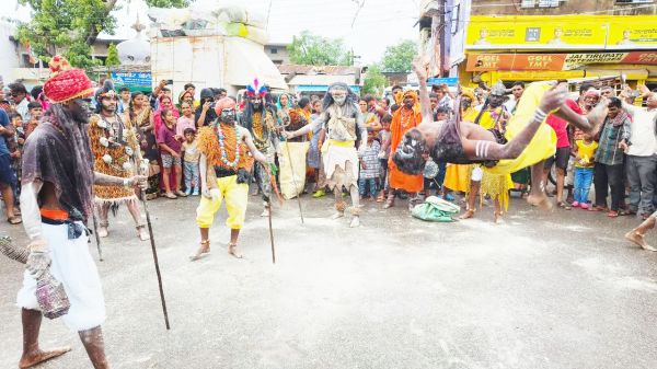 पहले सोमवार को शहर में सडक़ से लेकर शिवालयों में उमड़ा भक्तों का रेला