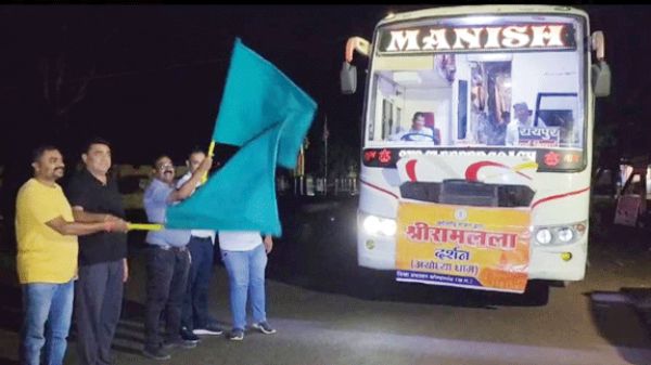 अयोध्या और काशी के लिए भक्त रवाना