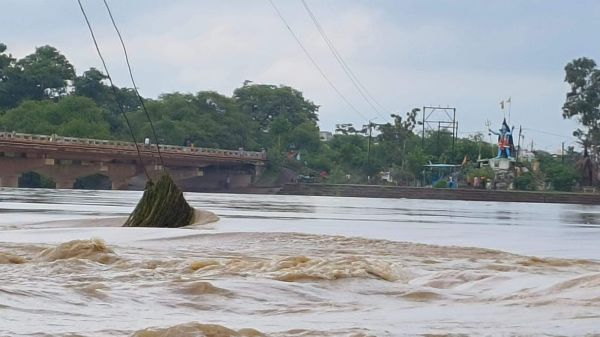 डेढ़ दशक बाद सावन में लगी झड़ी, नदी-नाले उफान पर