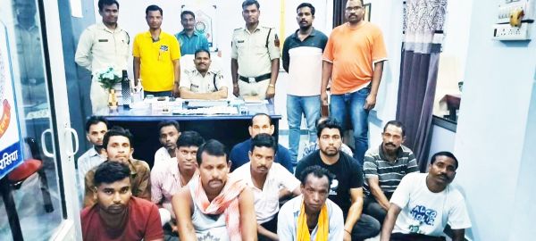 13 जुआरी पकड़ाए